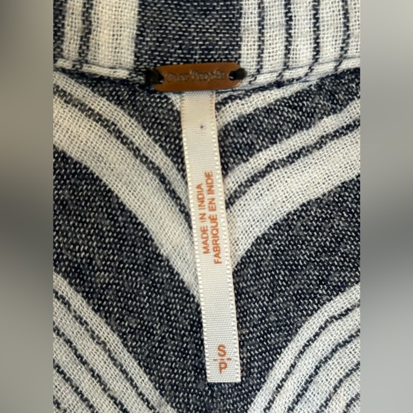 Free People double lined rayon long sleeve  blouse - Picture 3 of 9